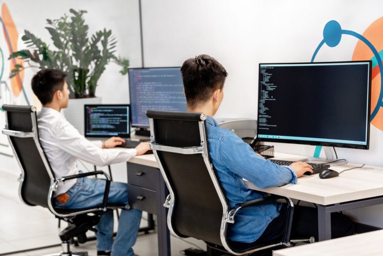 Analyse: AI reducerer ikke antallet af tech-job, men ændrer kravene