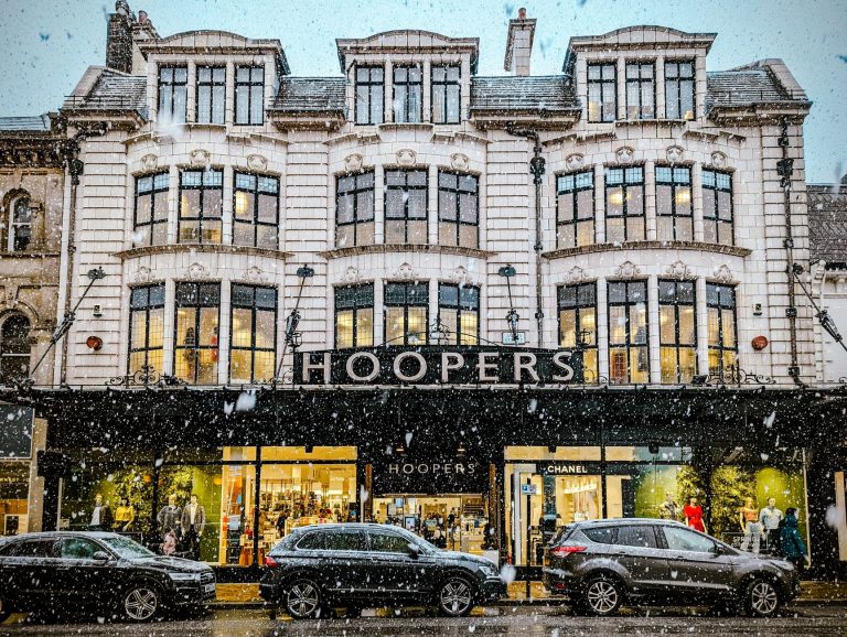 Next overvejer angiveligt bud på luksuskæden Harvey Nichols