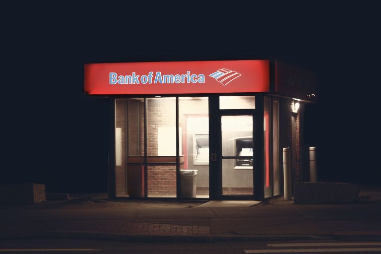FCA: Britiske banker svigter sårbare kunder på basale konti